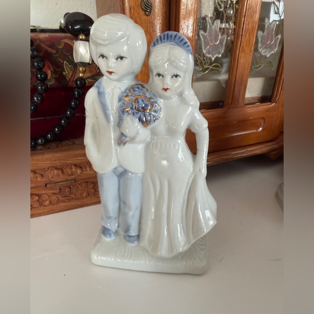 Vintage Ceramic Bride and Groom Figurine